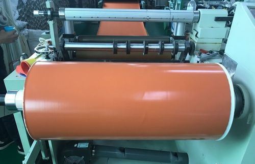 Method of making silicone rubber heater with semi raw and semi cooked silica gel