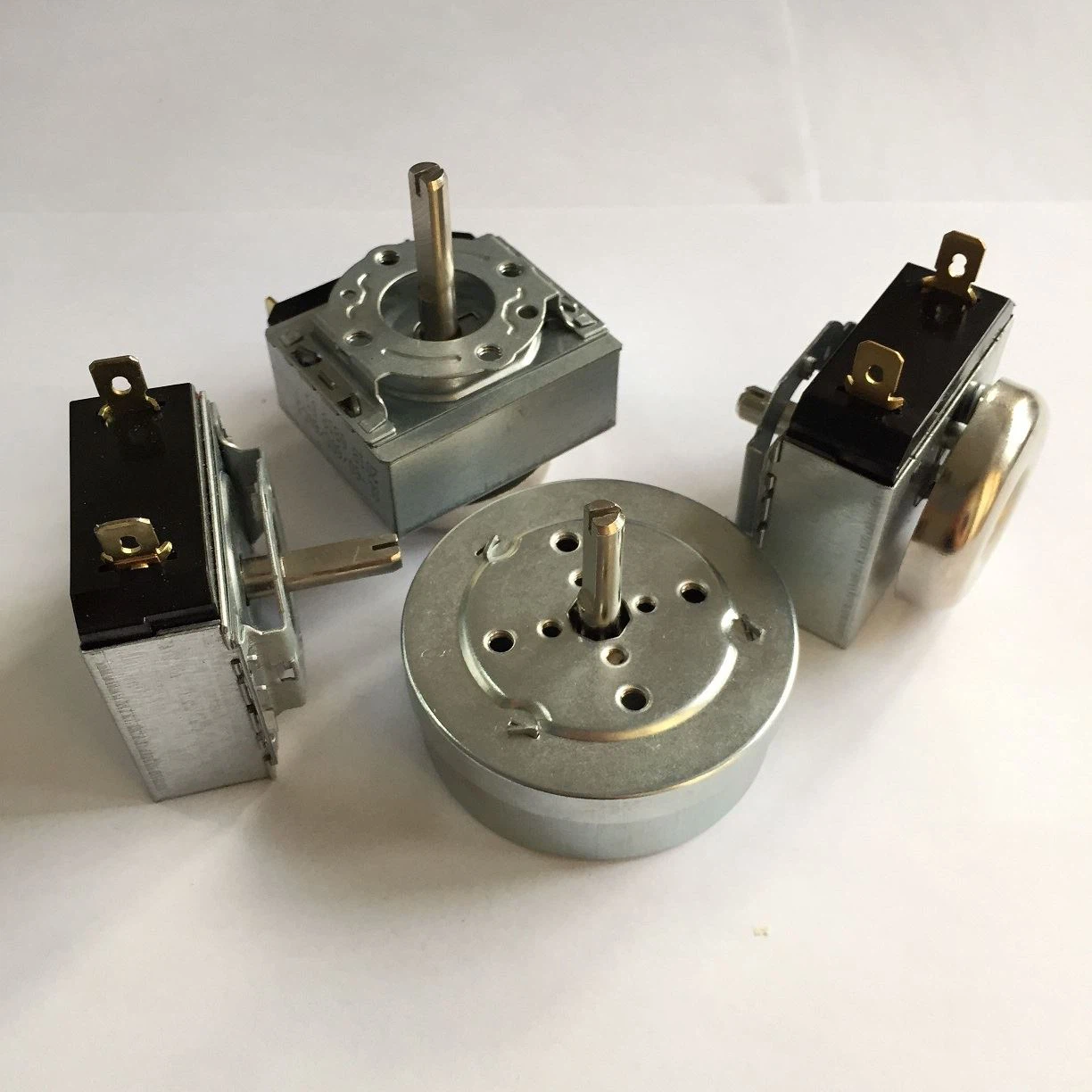 How does a 1 hour mechanical timer switch work?